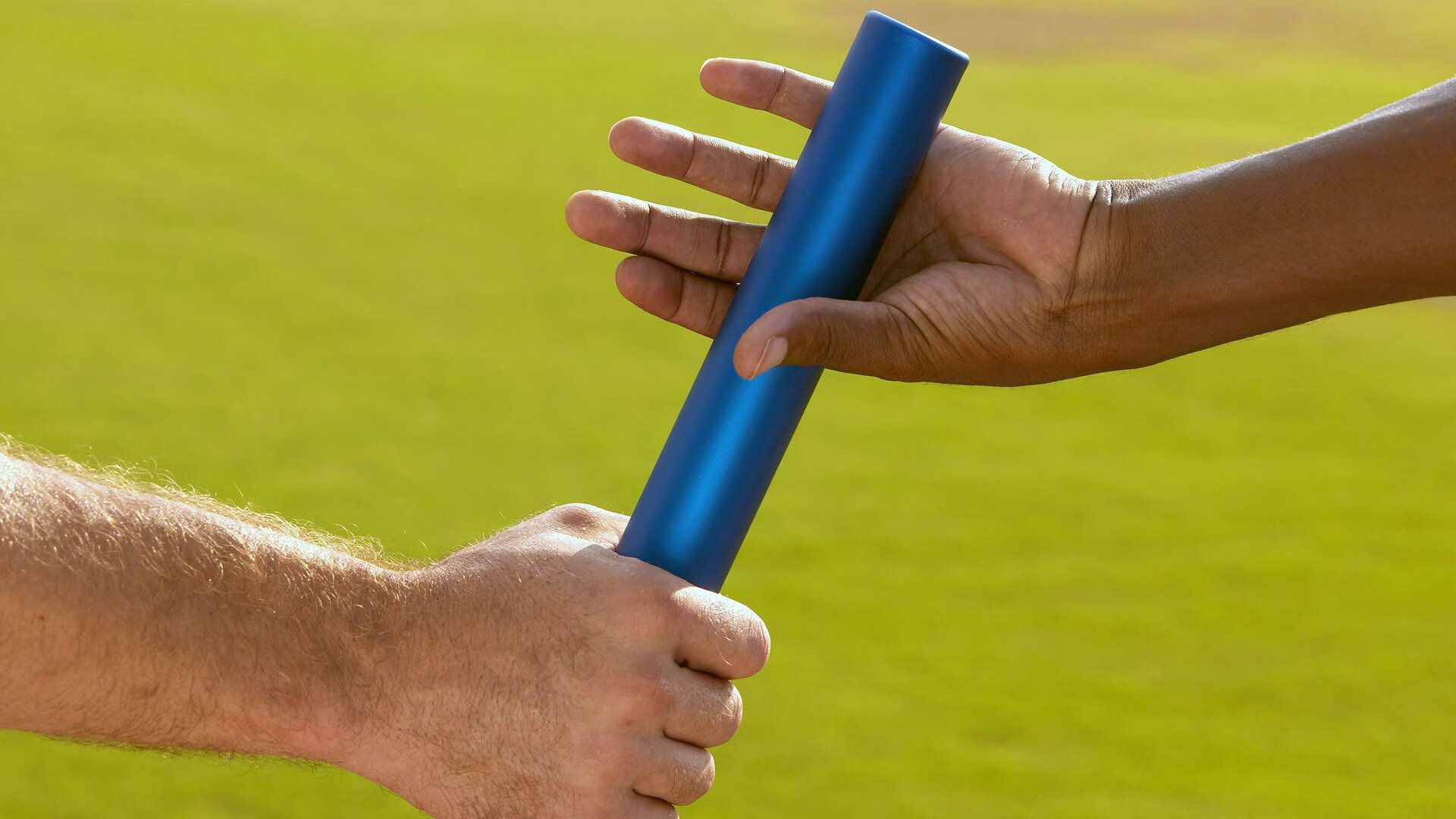 _轨迹艺术赛：运动员用身体动作绘制精彩线路_，运动员线条画